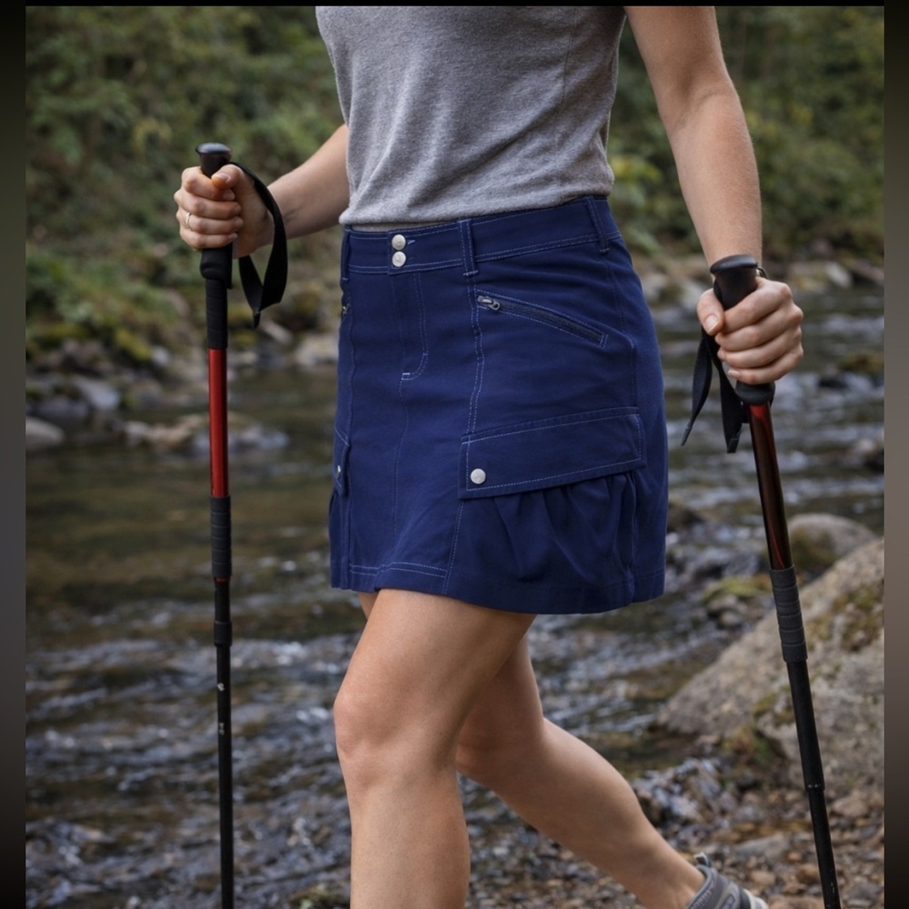 EXCELLENT CONDITION WOMEN’S SIZE 6 TALL ATHLETA NAVY HIKING/TRAVEL/TENNIS SKORT